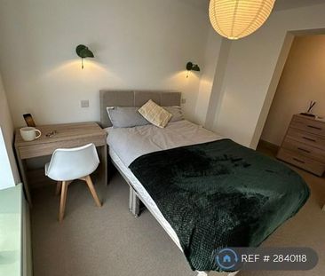 1 bedroom in a house share to rent - Photo 2