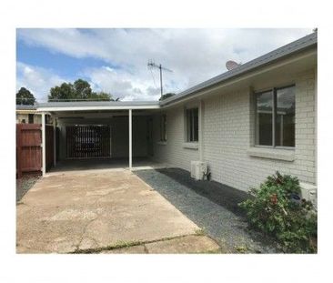 3 BEDROOM FRESHLY PAINTED FULLY FENCED HOME WITH AIR CONDITIONING - Photo 5