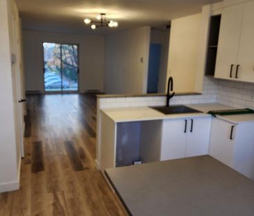 4 1/2 entièrement rénové - Cession bail 15 novembre - Photo 1