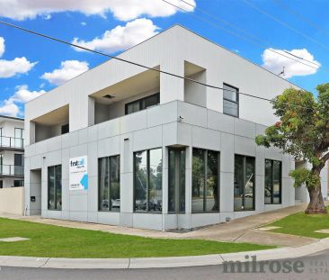 2/221 Watton Street, Werribee VIC 3030 - Photo 2