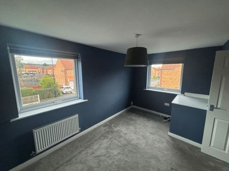 3 bed Semi-Detached - To Let - Photo 2