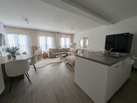 Zeer mooi 2 slaapkamerappartement met gezellig terras - Photo 2