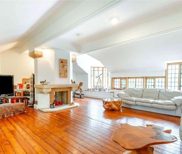 Situated in one of the most sought after roads in Englefield Green,... - Photo 6