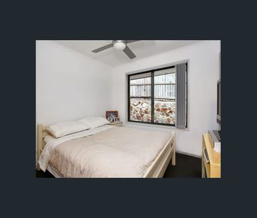 Modern Family Home *** UNFURNISHED *** - Photo 1