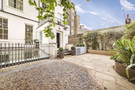 A stunning period conversion with impressive entertaining space, arranged over two floors and offering two large reception areas, a study and a private patio garden. - Photo 5