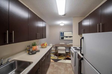 Grenoble Manor — 2 Bedroom - Photo 3