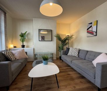 3 bedroom end of terrace house to rent - Photo 1