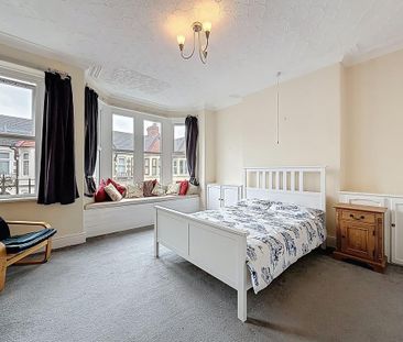 4 bedroom terraced house to rent - Photo 2