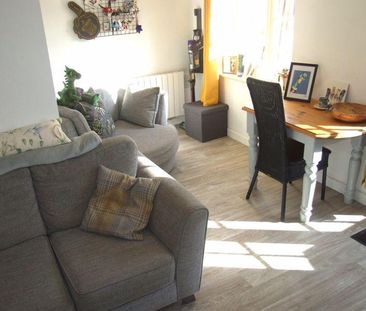 2 bedroom semi-detached house to rent - Photo 2