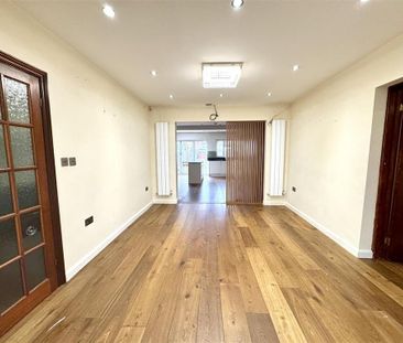 4 bedroom end of terrace house to rent - Photo 2