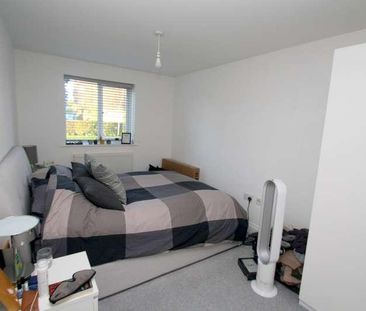 Gresham Road, Staines-upon-thames, TW18 - Photo 2