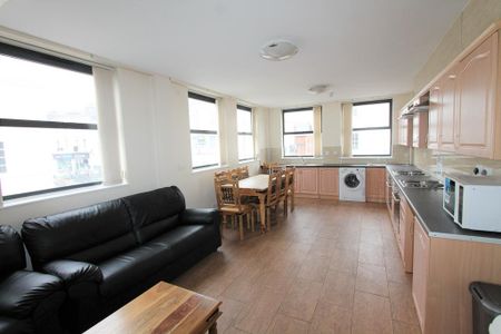 9 bedroom flat to rent - Photo 3