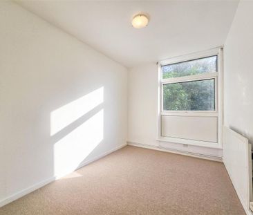3 bedroom apartment to rent - Photo 6