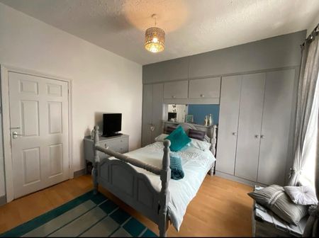 2 Bed Terraced House, Weaste Lane, M5 - Photo 3