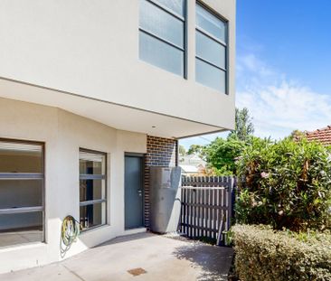 1/38 Lawson Street, Essendon - Photo 1