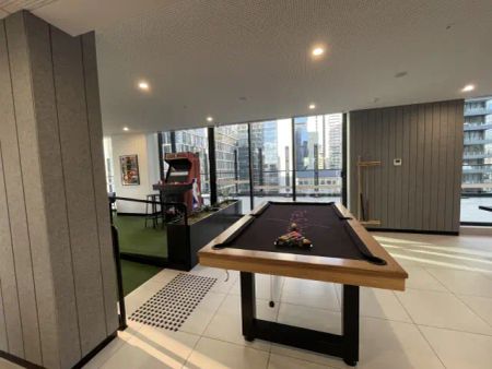 Cosy Two Bed Apartment - Photo 5