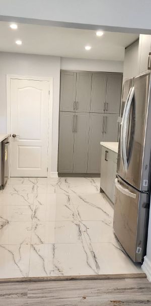 For Lease - 812 Tanager Avenue, Burlington, Ontario - Photo 1