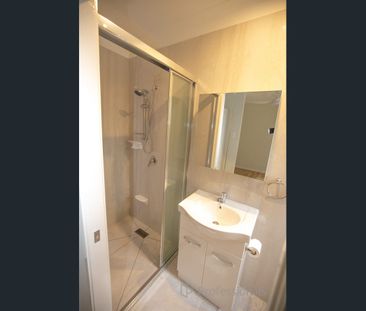 Neat as a pin! - Photo 6