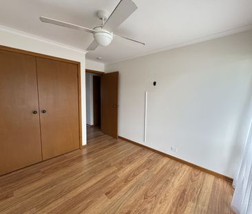 2 bedroom home located close to shops and parks. - Photo 3