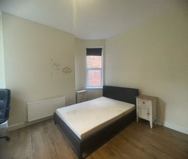 6 bed Semi-Detached House for Rent - Photo 2