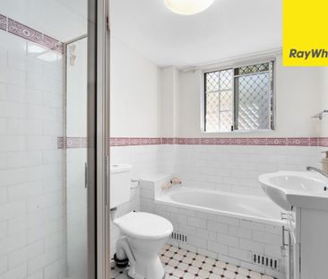 TWO BEDROOM APARTMENT WITH LOCK-UP GARAGE IN CONVENIENT LOCATION - Photo 3