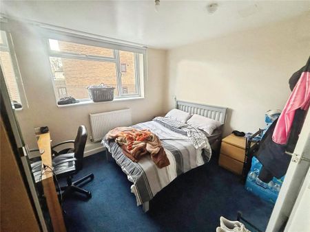 5 bedroom flat to rent - Photo 3