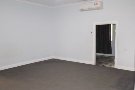 LARGE FAMILY HOME IN CONVENIENT LOCATION - Photo 3