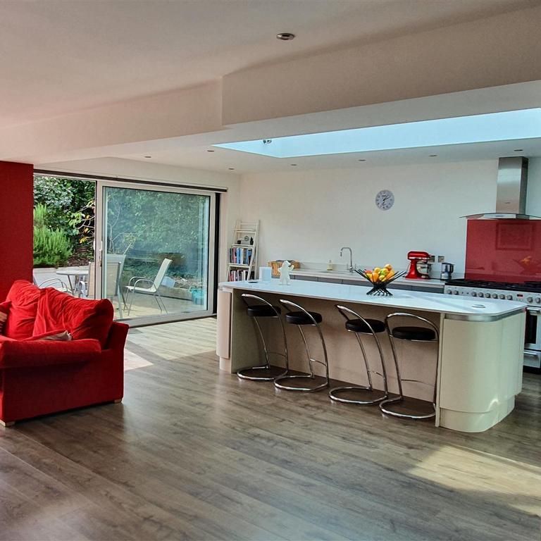 4 bedroom detached house to rent - Photo 1