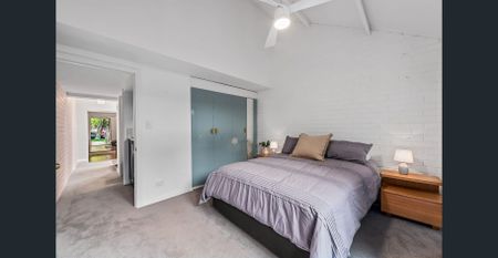 Furnished Heritage Cottage on the Park - Photo 3