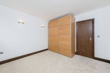 Blythe Road, London, W14 flat to rent - Photo 2