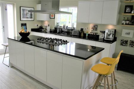 4 bedroom detached house to rent - Photo 5