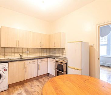 3 bedroom apartment to rent - Photo 4