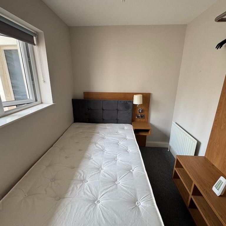 910 College Court Central, 56 King Street, Belfast, BT1 6BZ - Photo 1