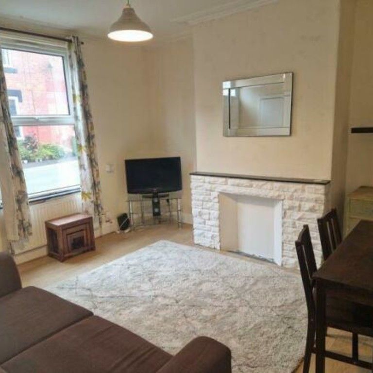 2 Bedroom Mid Terraced House for rent in Harold Mount - Photo 1