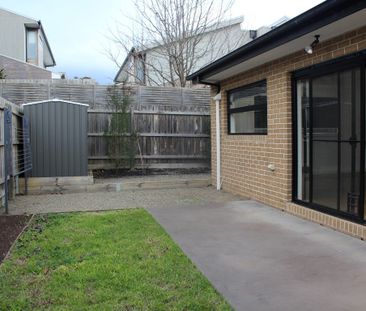 Conveniently located modern unit - Photo 5