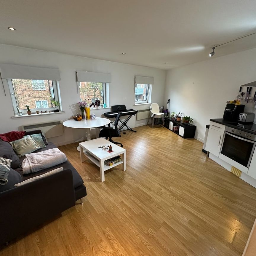 Room in a Shared House, Flint St, SE17 - Photo 1