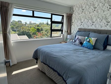 Near new townhouse in Western Springs avail now! - Photo 3