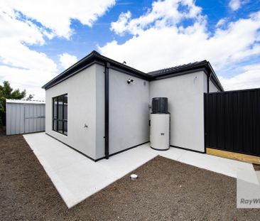 Fully Furnished Studio - All Bills Included |1 Porter Street, Melto... - Photo 4