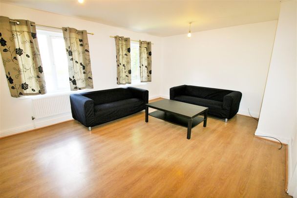 3 Bed Flat, Orchard Lodge, LS6 - Photo 1