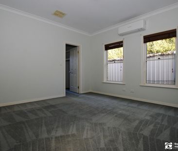 TRANQUIL SOUTH SIDE LIVING - Photo 3