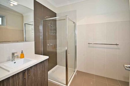 Room 7 (Ensuite) - Photo 3