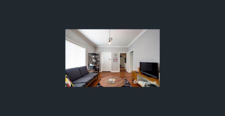 LOCATION LOCATION LOCATION!! - Photo 5