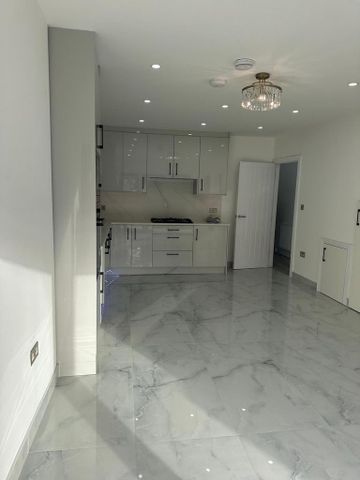 4 bedroom end of terrace house to rent - Photo 3