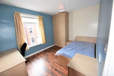 9 bedroom House in & Welton Grove, Leeds - Photo 5