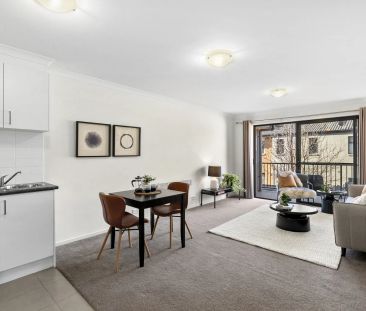 Elevated Elegance on the Edge of Mount Majura - Photo 5