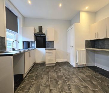 2 bedroom terraced house to rent - Photo 2