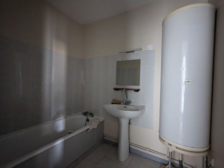 Location Appartement 3 pièces 50m² ISSOUDUN 36100 - Photo 4