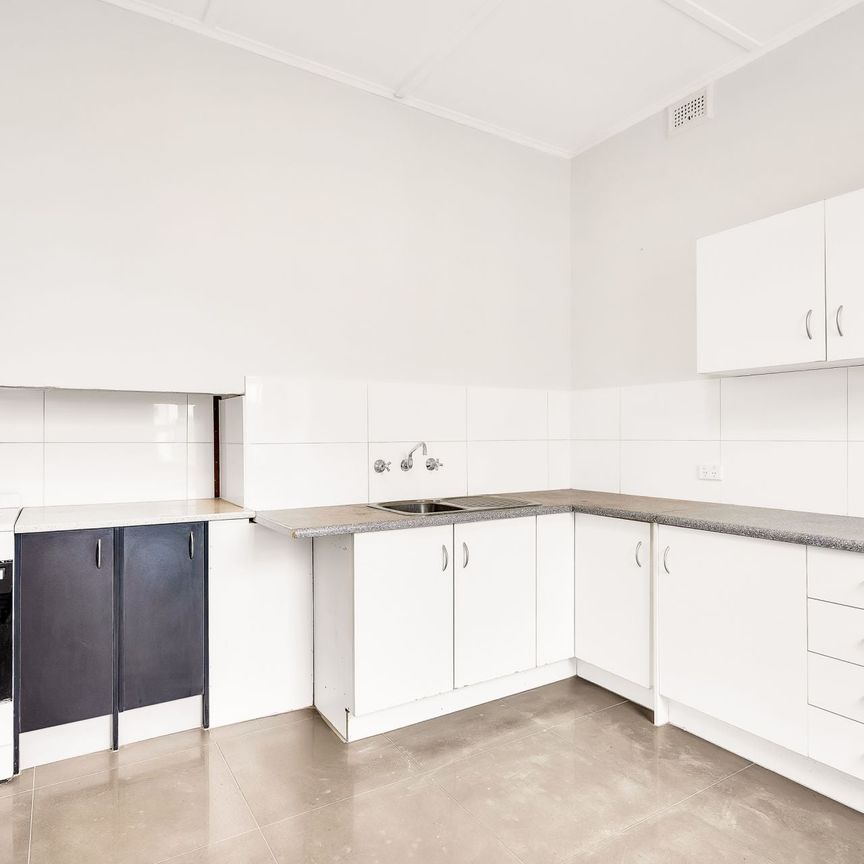 Rare apartment with private rooftop - Photo 1