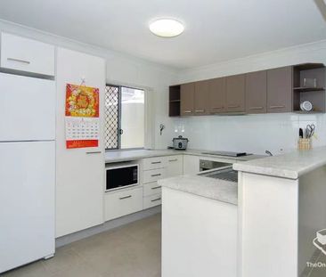 Double garaged 3 bedroom townhouse in Central Calamvale area - Photo 3