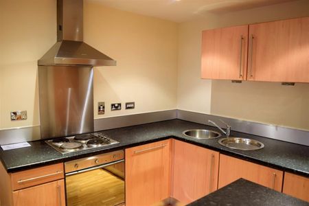 2 bedroom Flat To Let - Photo 4